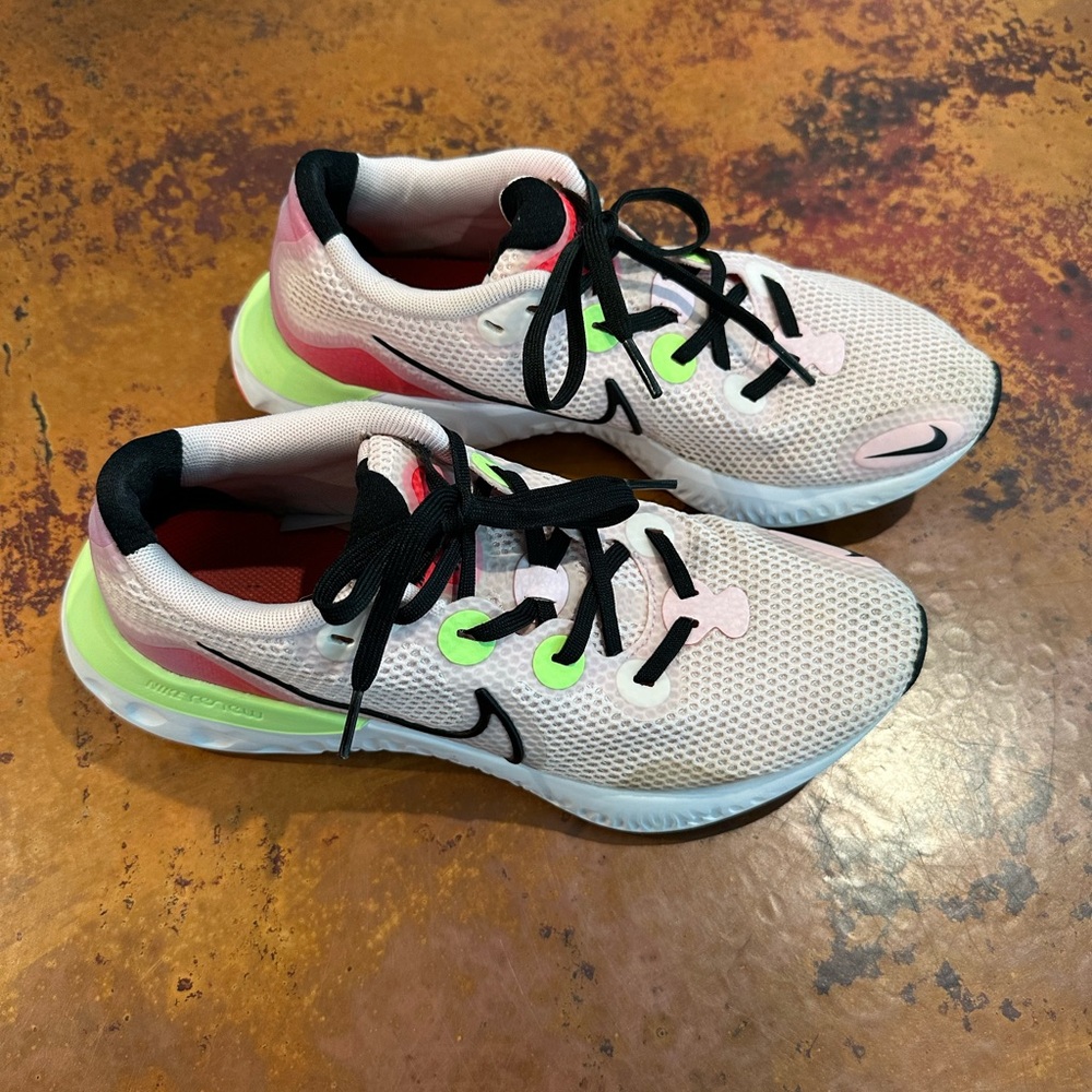 Nike Renew Run Women’s Sneaker CW5637-600 - Picture 7 of 12